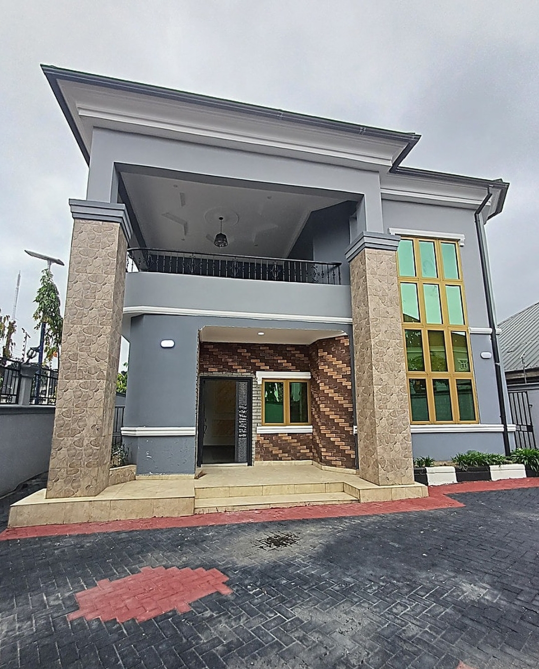 FOUR BEDROOMS DETACHED DUPLEX WITH SECURITY HOUSE